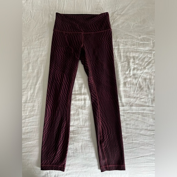 Lululemon Hi Rise Wunder Under Pants Leggings Red Grape Black Size 6 EUC - Picture 1 of 8